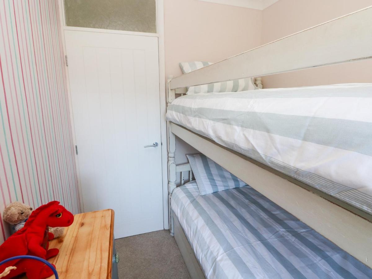 1 Gloucester Way Пемброук Док Екстериор снимка